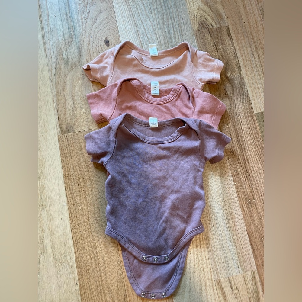 Colored Organics Onesies 0-3 M